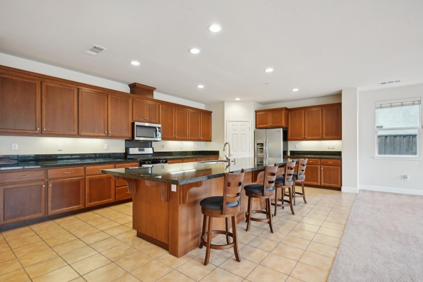 Detail Gallery Image 9 of 46 For 5476 Pinnacle View Way, Antioch,  CA 94531 - 4 Beds | 2 Baths