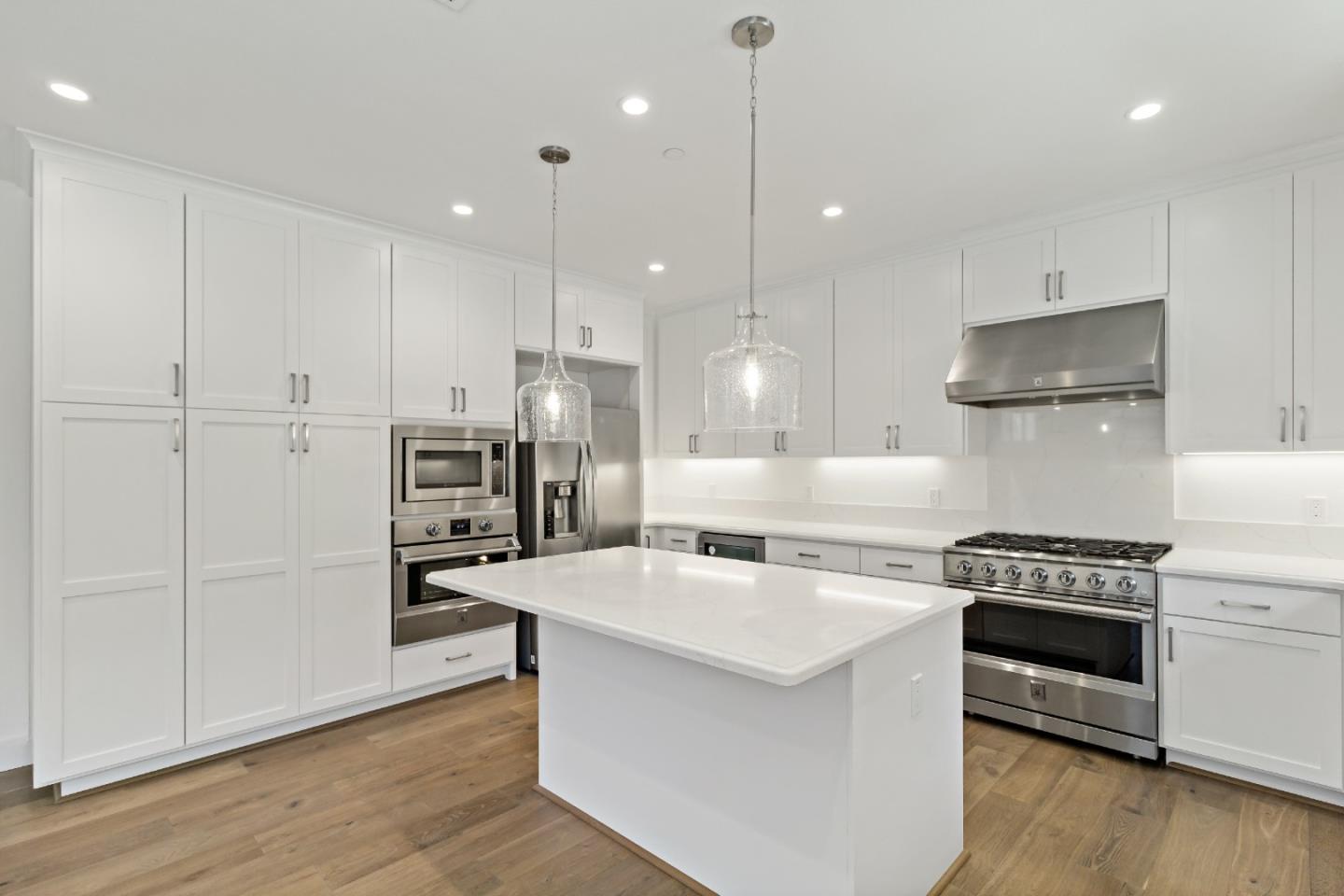Detail Gallery Image 13 of 32 For 18825 Montalvo Oaks Cir, Monte Sereno,  CA 95030 - 3 Beds | 2/1 Baths