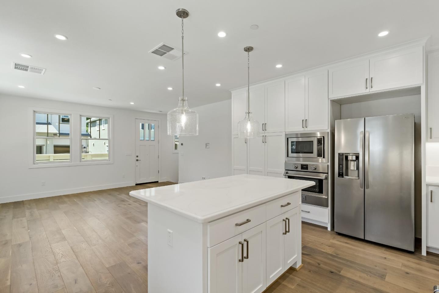 Detail Gallery Image 14 of 32 For 18825 Montalvo Oaks Cir, Monte Sereno,  CA 95030 - 3 Beds | 2/1 Baths