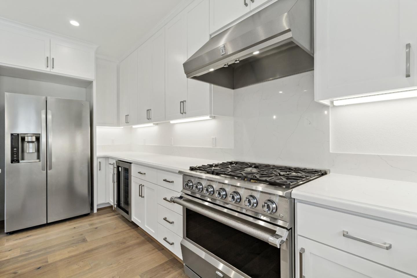 Detail Gallery Image 15 of 32 For 18825 Montalvo Oaks Cir, Monte Sereno,  CA 95030 - 3 Beds | 2/1 Baths