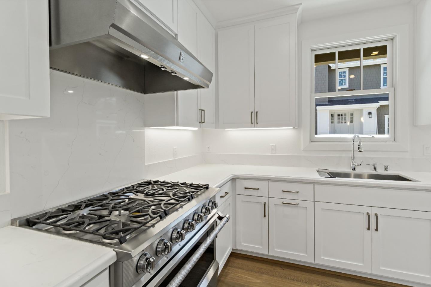 Detail Gallery Image 17 of 32 For 18825 Montalvo Oaks Cir, Monte Sereno,  CA 95030 - 3 Beds | 2/1 Baths
