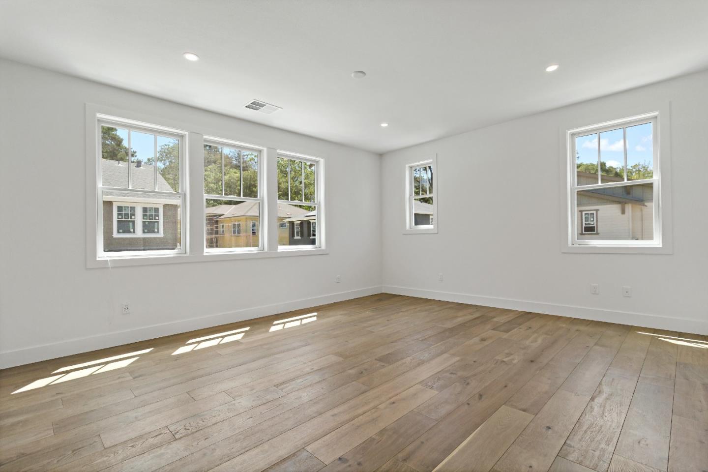 Detail Gallery Image 19 of 32 For 18825 Montalvo Oaks Cir, Monte Sereno,  CA 95030 - 3 Beds | 2/1 Baths