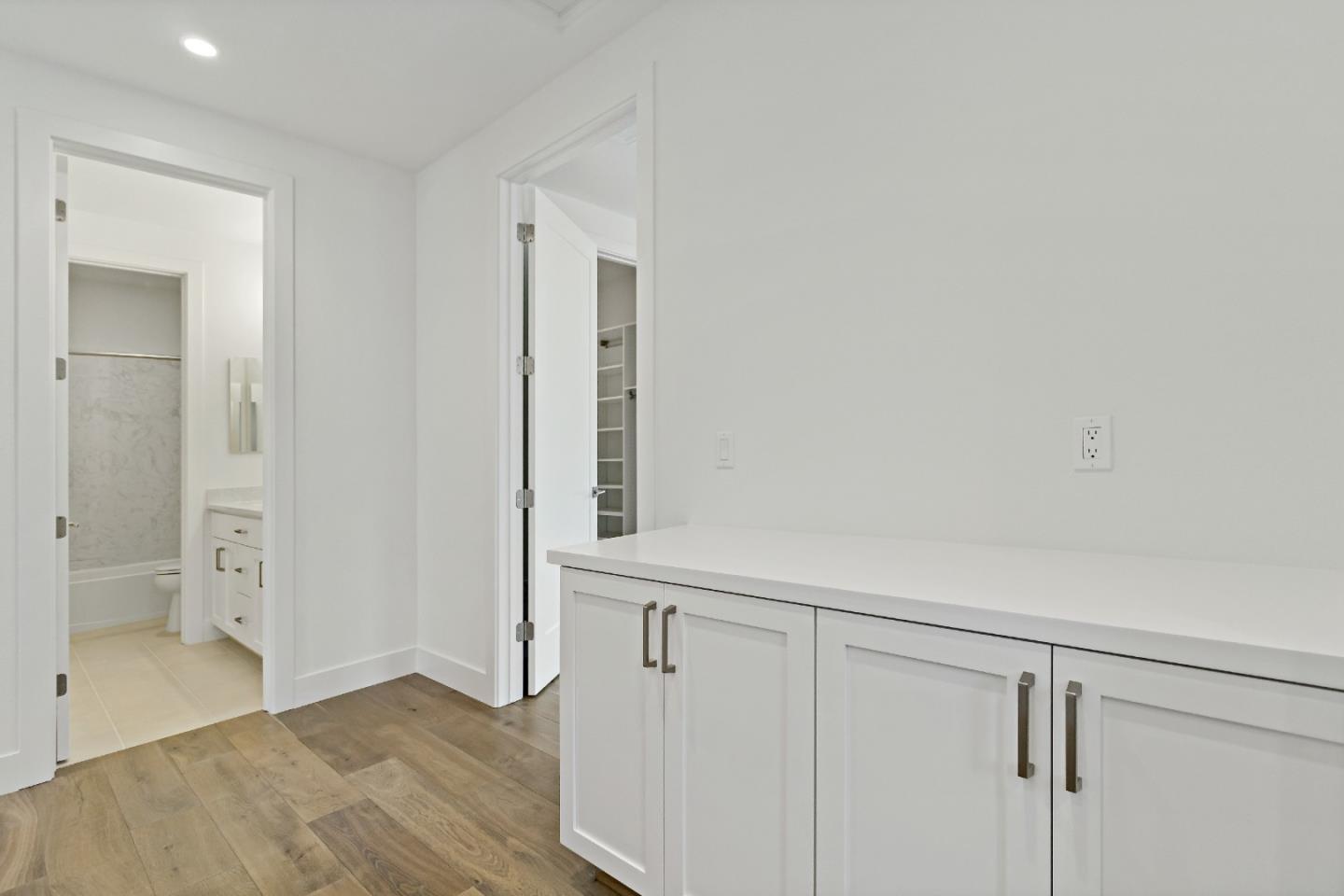 Detail Gallery Image 24 of 32 For 18825 Montalvo Oaks Cir, Monte Sereno,  CA 95030 - 3 Beds | 2/1 Baths