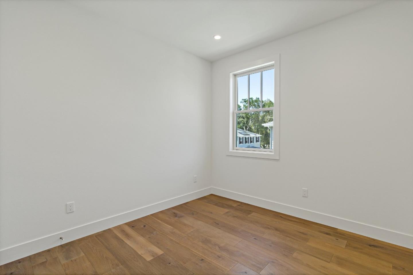 Detail Gallery Image 25 of 32 For 18825 Montalvo Oaks Cir, Monte Sereno,  CA 95030 - 3 Beds | 2/1 Baths
