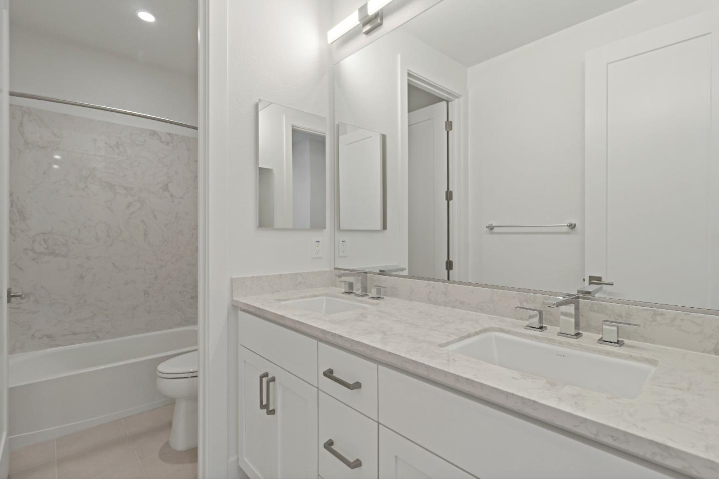 Detail Gallery Image 27 of 32 For 18825 Montalvo Oaks Cir, Monte Sereno,  CA 95030 - 3 Beds | 2/1 Baths