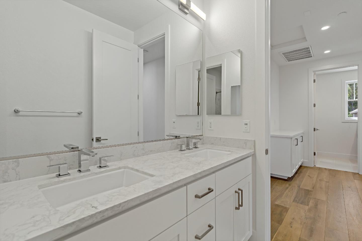 Detail Gallery Image 28 of 32 For 18825 Montalvo Oaks Cir, Monte Sereno,  CA 95030 - 3 Beds | 2/1 Baths
