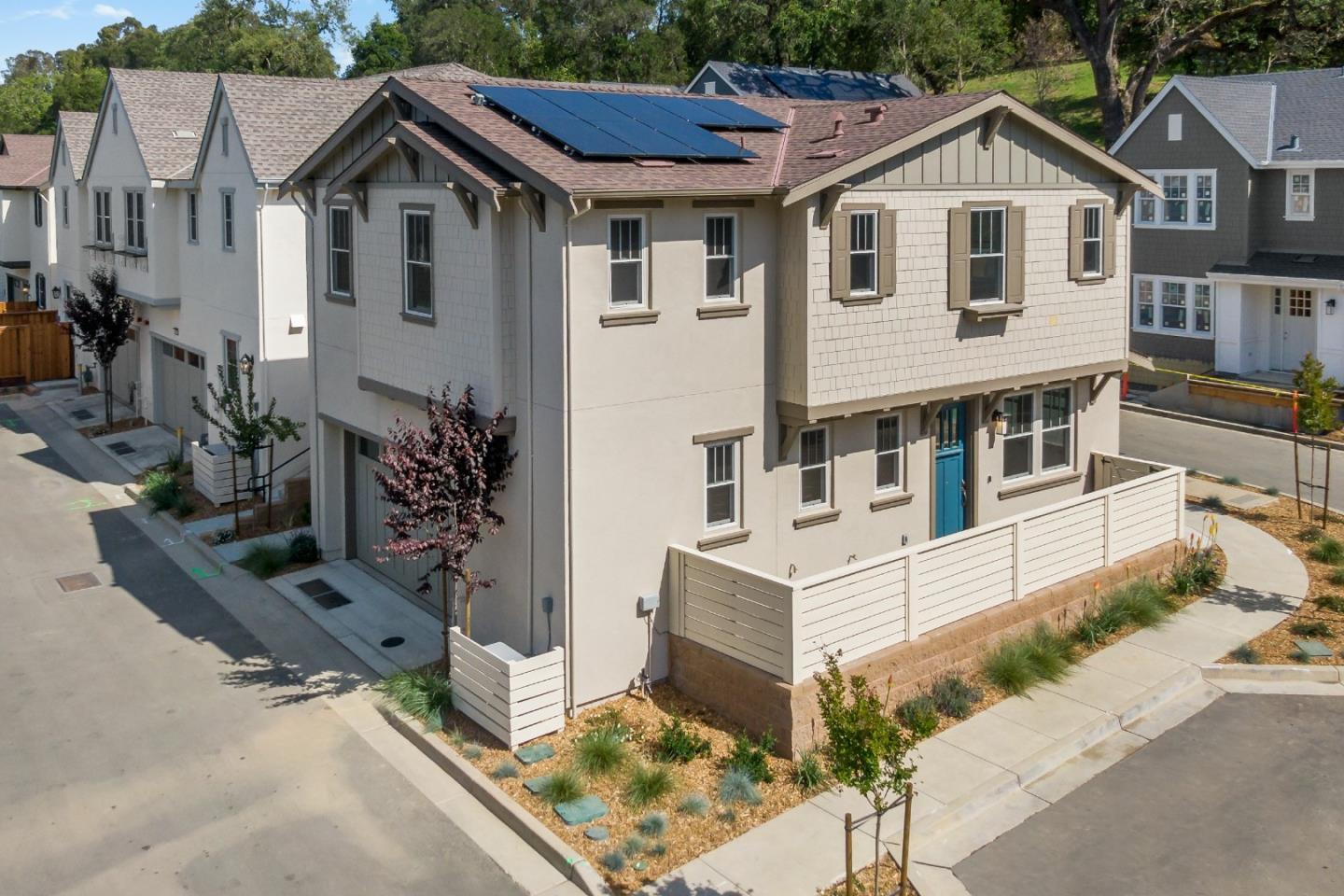 Detail Gallery Image 3 of 32 For 18825 Montalvo Oaks Cir, Monte Sereno,  CA 95030 - 3 Beds | 2/1 Baths