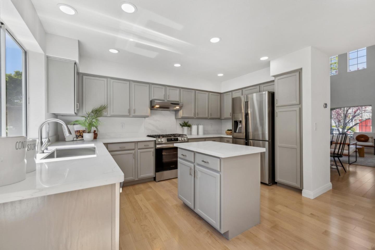 Detail Gallery Image 14 of 52 For 4216 Verdigris Cir, San Jose,  CA 95134 - 3 Beds | 2/1 Baths
