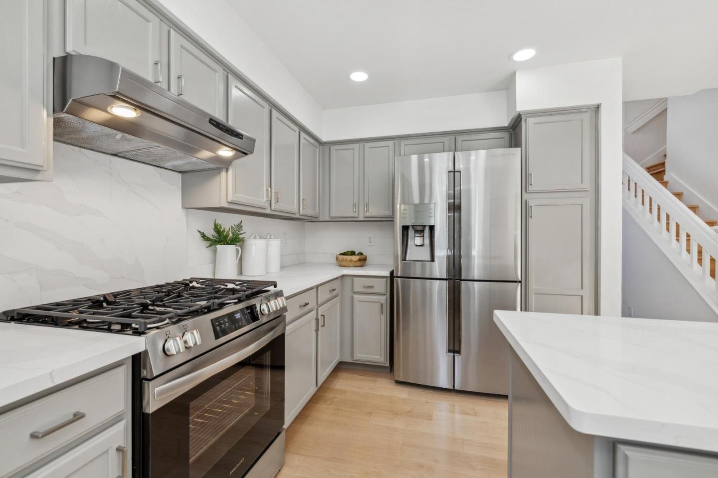 Detail Gallery Image 16 of 52 For 4216 Verdigris Cir, San Jose,  CA 95134 - 3 Beds | 2/1 Baths