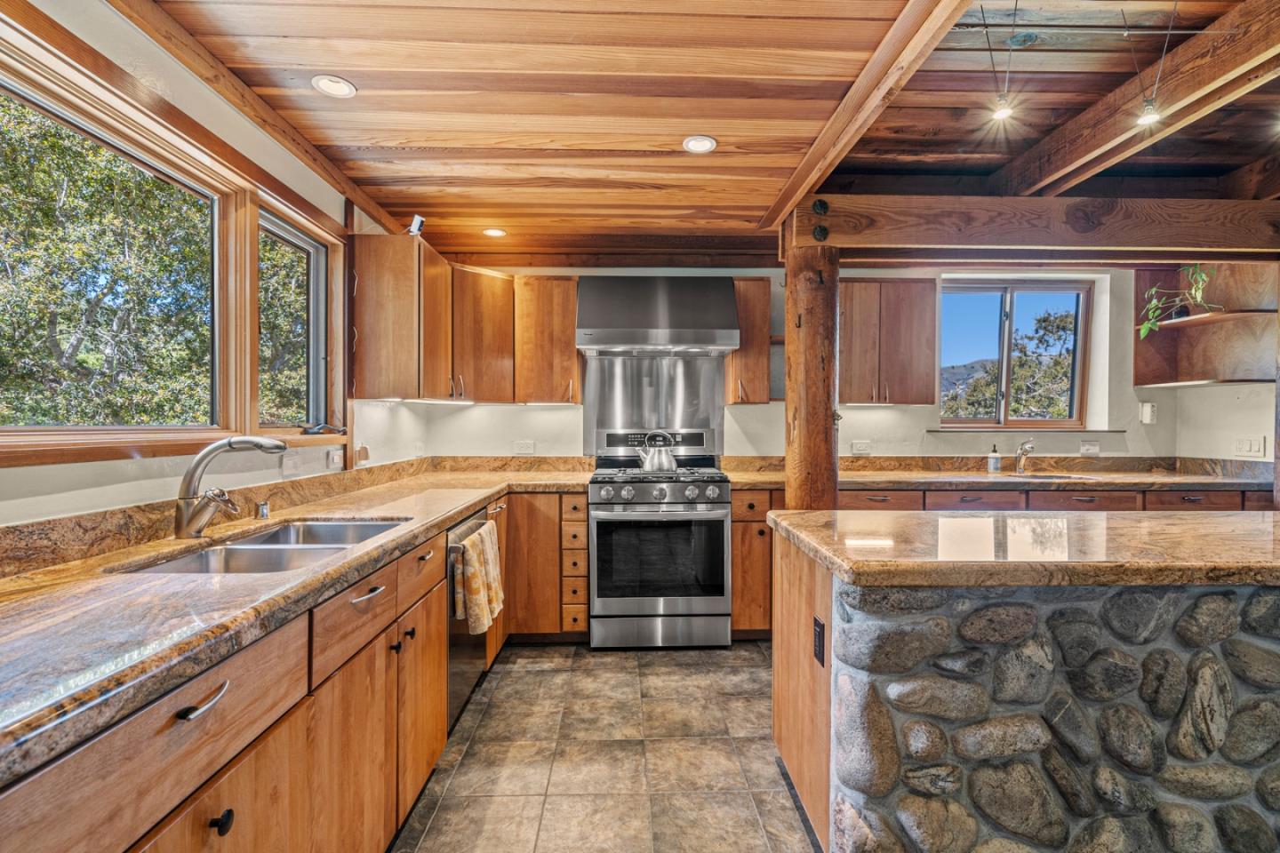 Detail Gallery Image 6 of 22 For 18 Camino De Travesia, Carmel Valley,  CA 93924 - 2 Beds | 1/1 Baths
