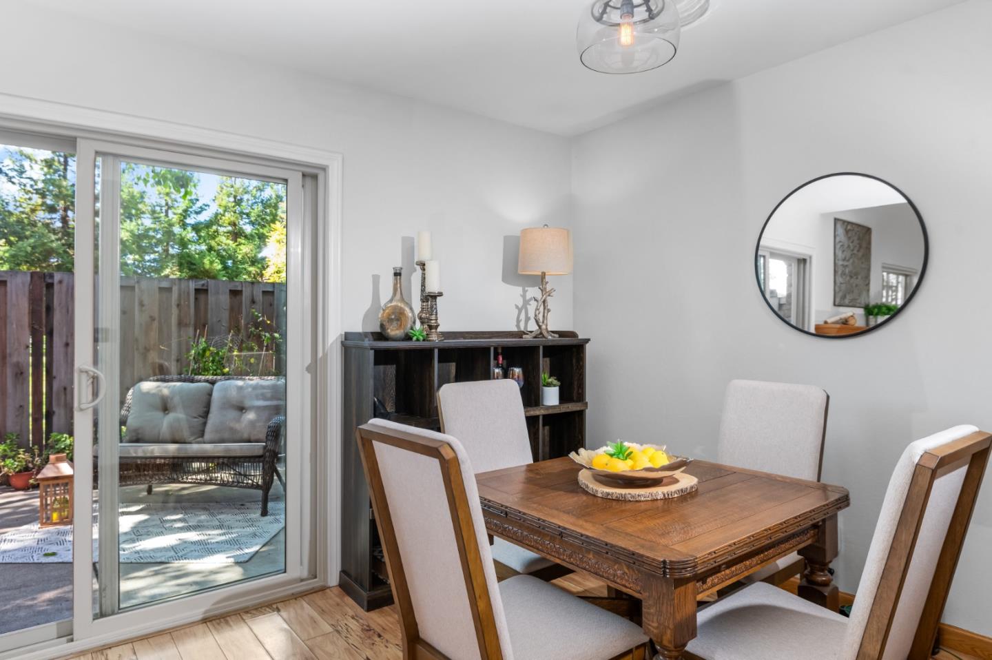 Detail Gallery Image 8 of 28 For 2424 Fairview Ln, Santa Clara,  CA 95051 - 2 Beds | 1/1 Baths