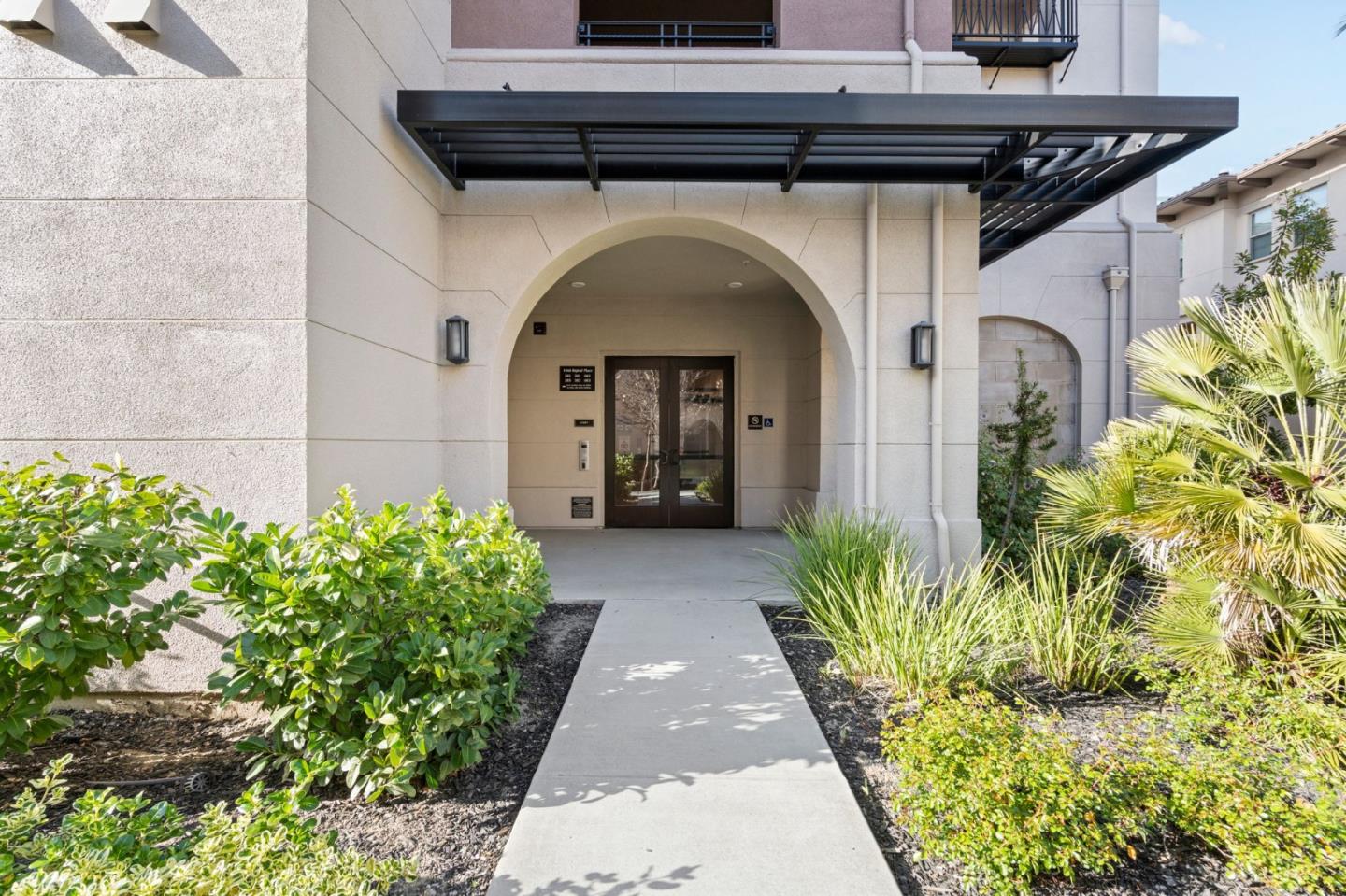 Detail Gallery Image 2 of 28 For 1068 Bigleaf Pl #401,  San Jose,  CA 95131 - 2 Beds | 2/1 Baths
