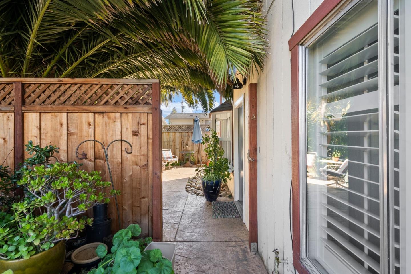 Detail Gallery Image 2 of 22 For 1727 30th Ave a,  Santa Cruz,  CA 95062 - 2 Beds | 1 Baths
