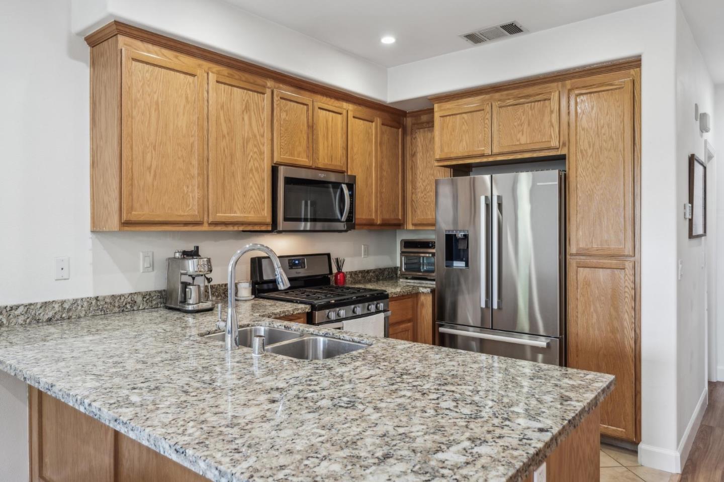 Detail Gallery Image 16 of 37 For 25478 Huntwood Ave, Hayward,  CA 94544 - 3 Beds | 3 Baths