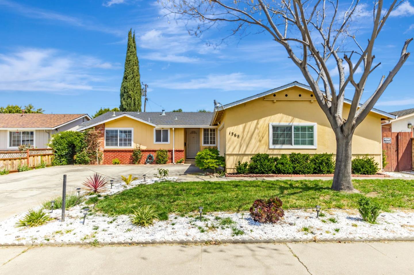 Detail Gallery Image 2 of 38 For 1368 Sunshadow Ln, San Jose,  CA 95127 - 3 Beds | 2 Baths