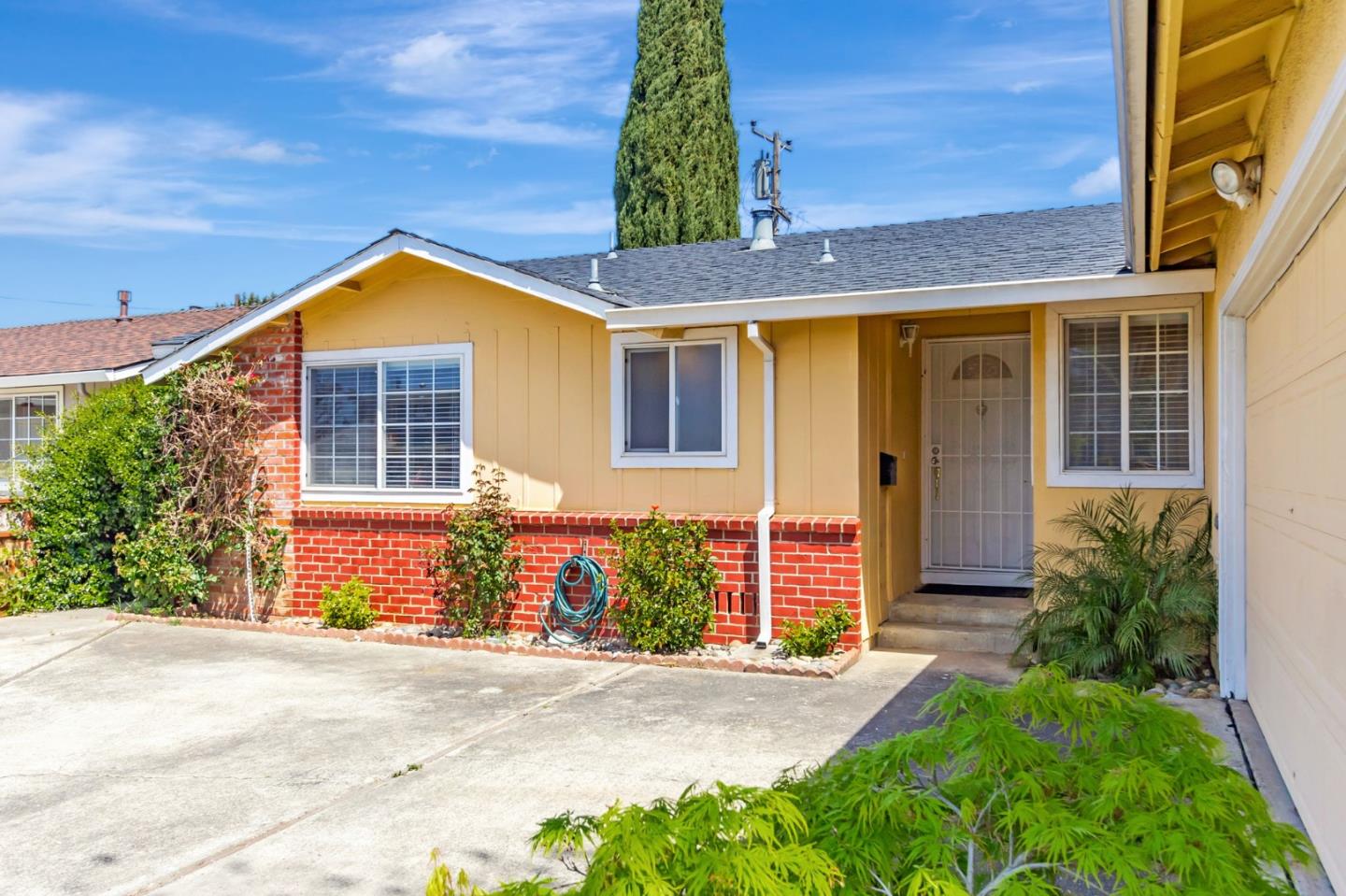 Detail Gallery Image 3 of 38 For 1368 Sunshadow Ln, San Jose,  CA 95127 - 3 Beds | 2 Baths