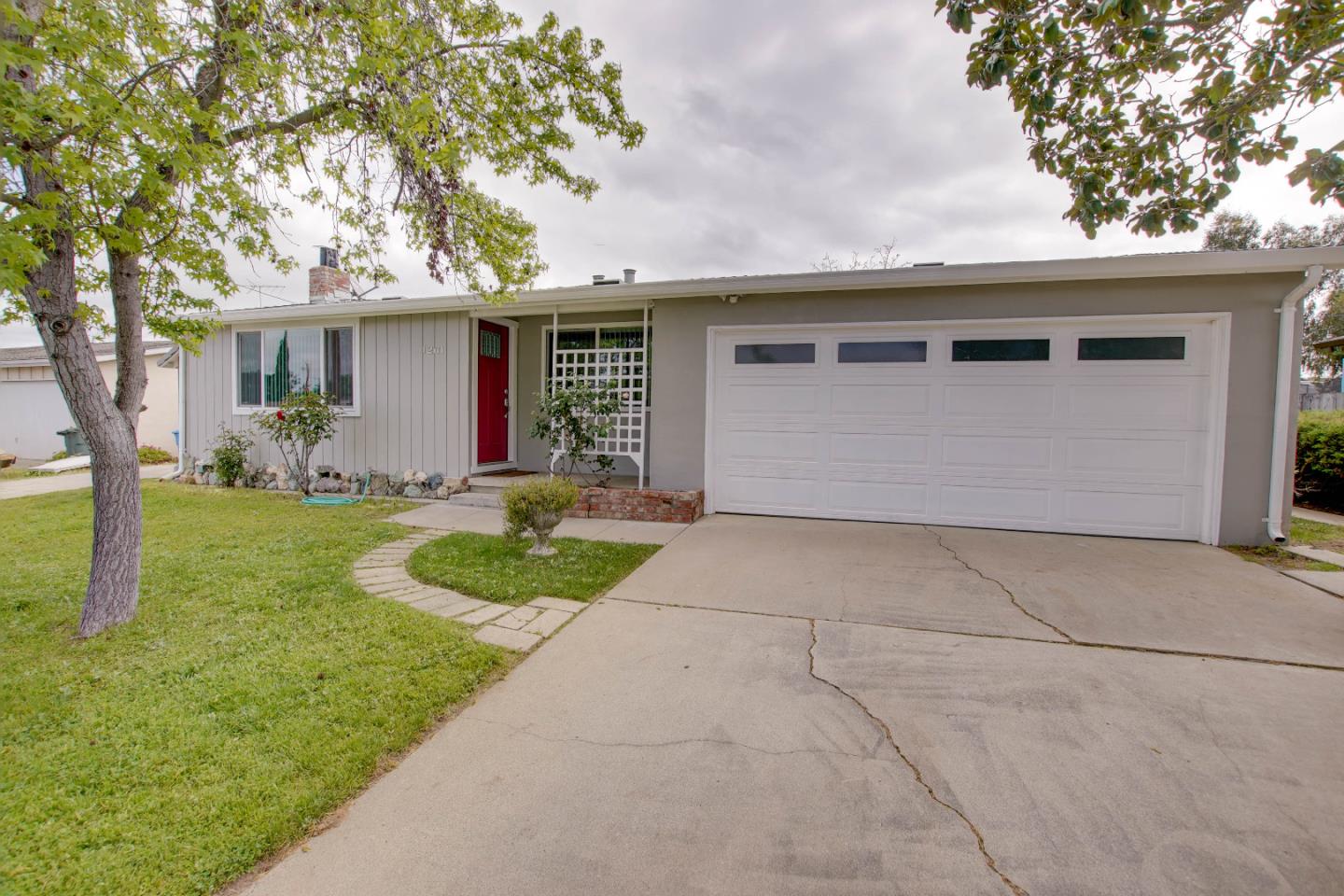 Detail Gallery Image 2 of 38 For 1261 Highland Dr, Hollister,  CA 95023 - 3 Beds | 1 Baths