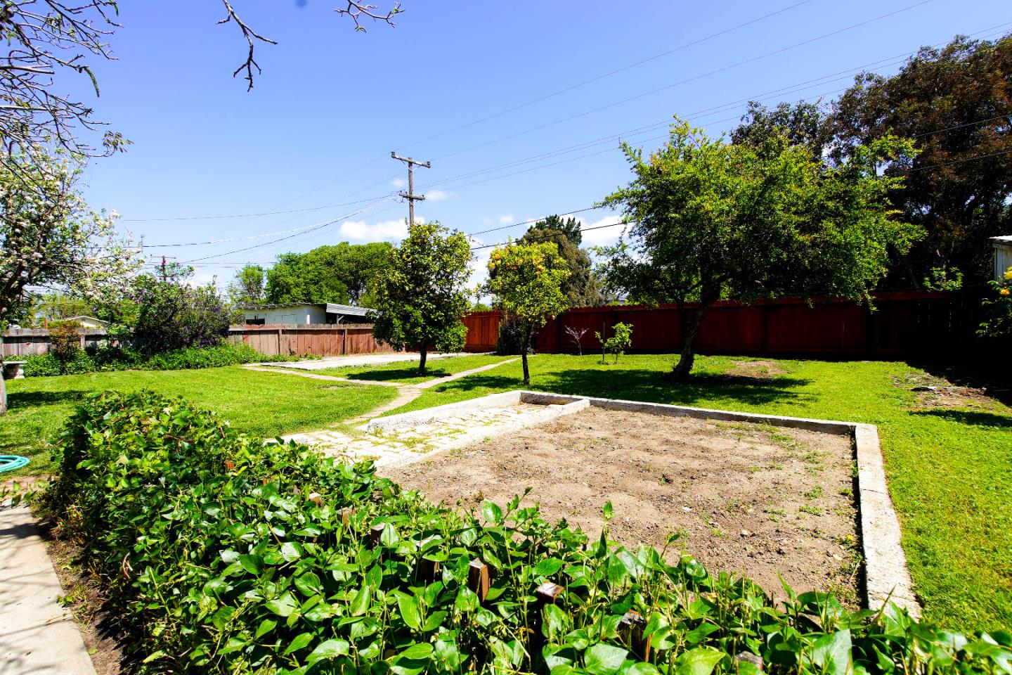 Detail Gallery Image 27 of 38 For 1261 Highland Dr, Hollister,  CA 95023 - 3 Beds | 1 Baths