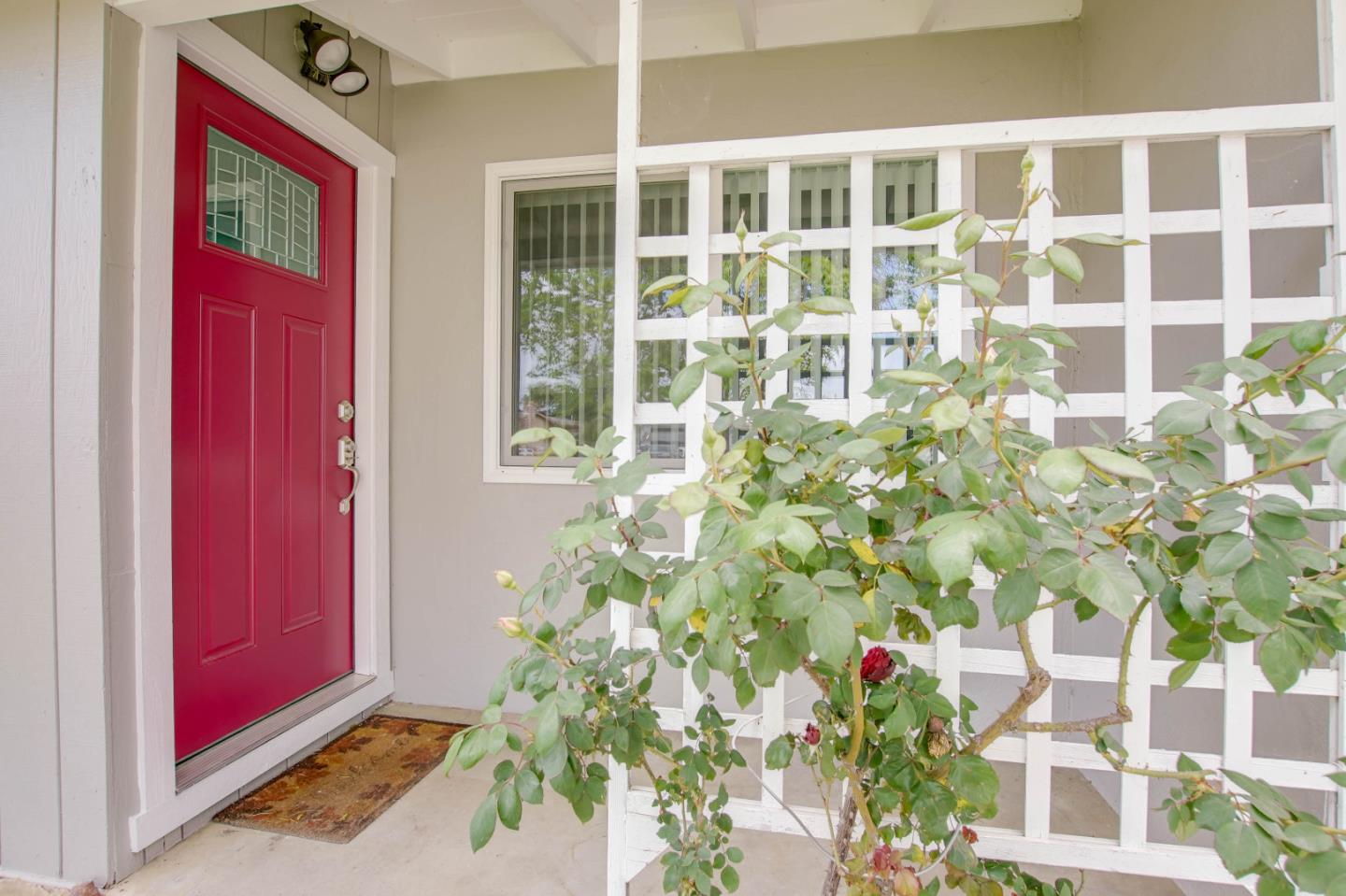 Detail Gallery Image 3 of 38 For 1261 Highland Dr, Hollister,  CA 95023 - 3 Beds | 1 Baths