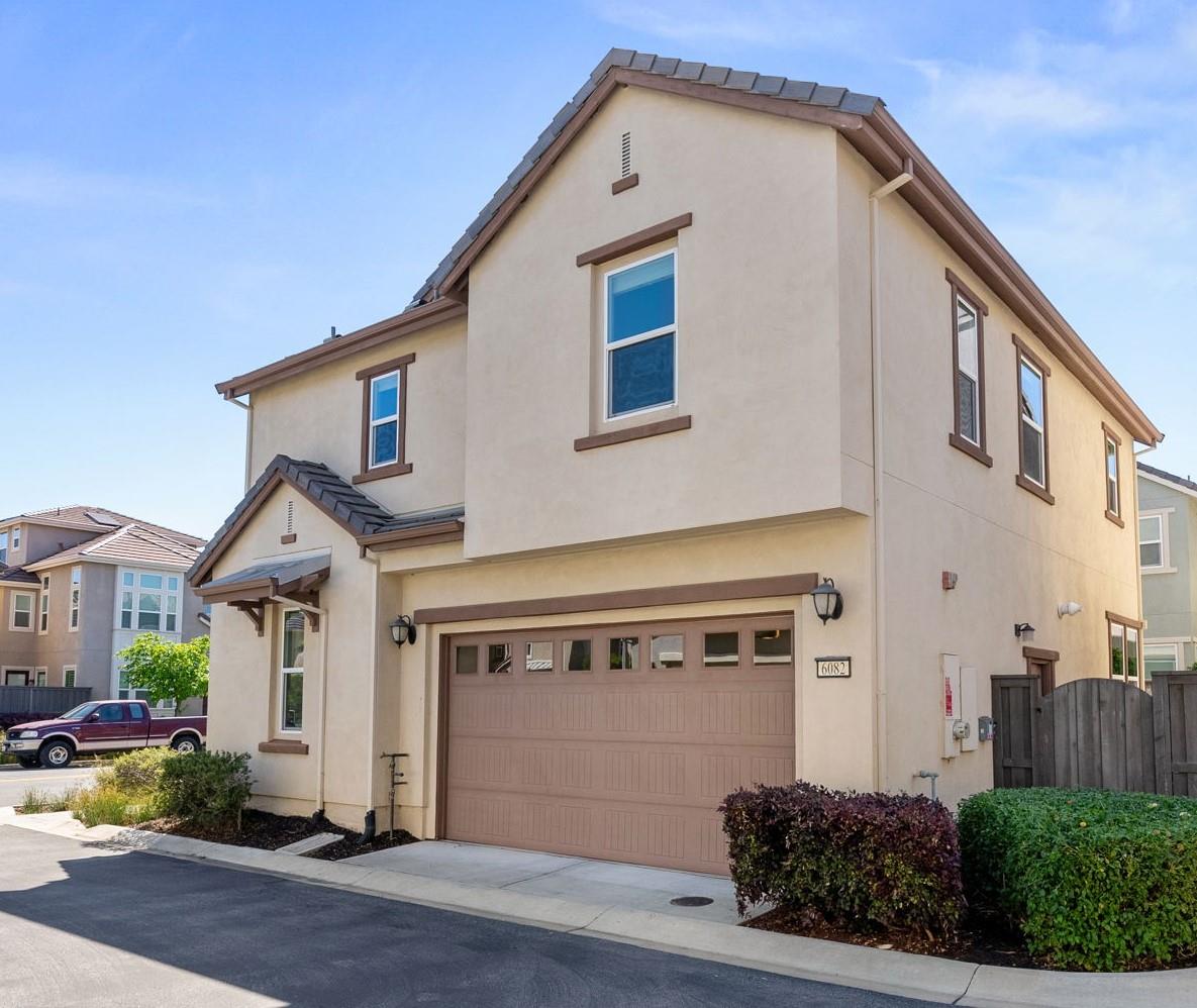 Detail Gallery Image 2 of 73 For 6082 Charlotte Dr, San Jose,  CA 95123 - 3 Beds | 2/1 Baths