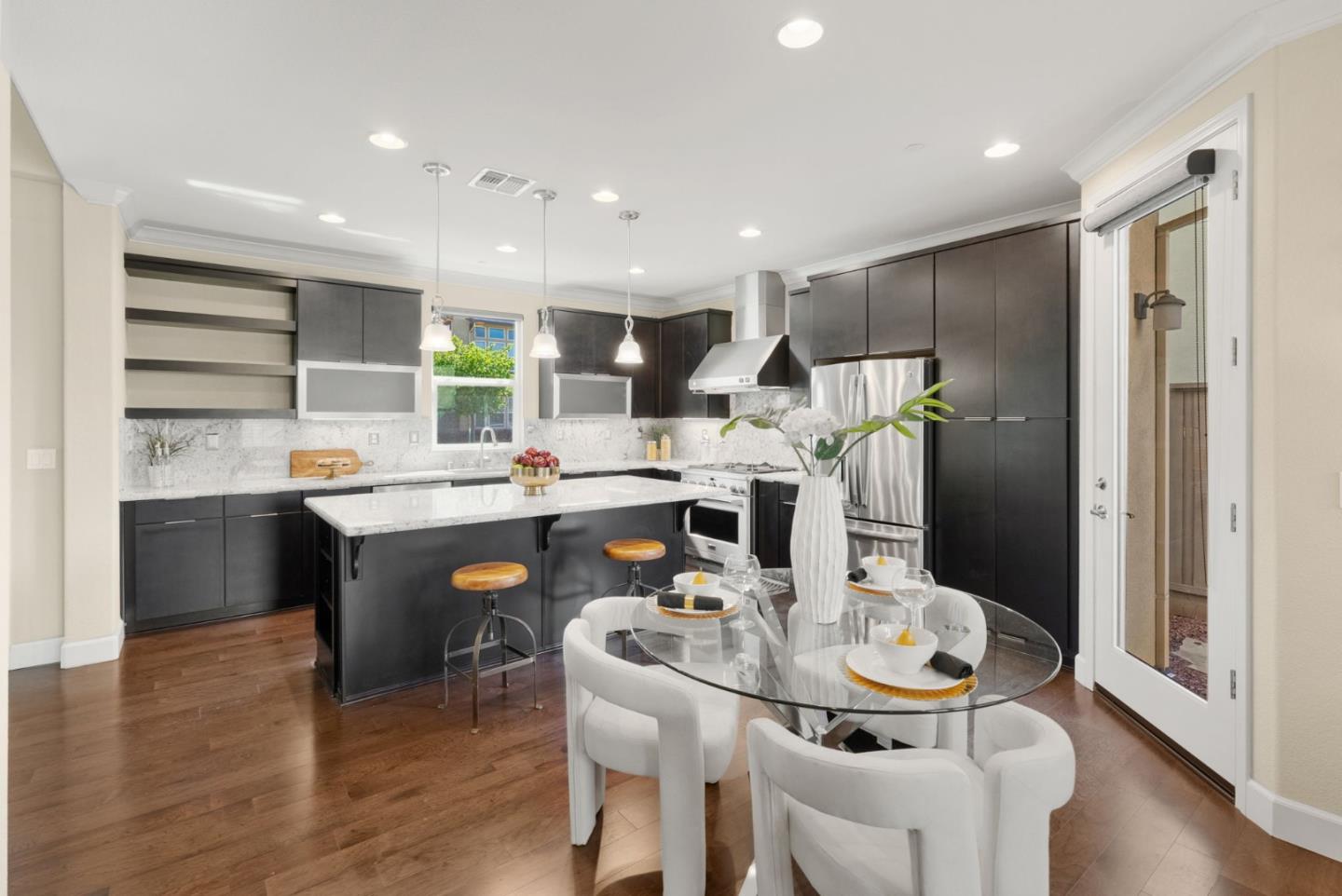 Detail Gallery Image 4 of 73 For 6082 Charlotte Dr, San Jose,  CA 95123 - 3 Beds | 2/1 Baths