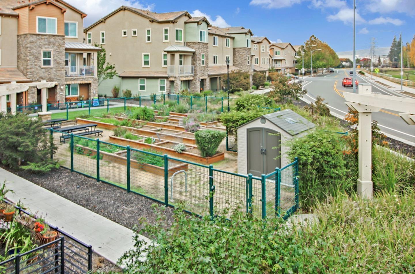 Detail Gallery Image 44 of 73 For 6082 Charlotte Dr, San Jose,  CA 95123 - 3 Beds | 2/1 Baths