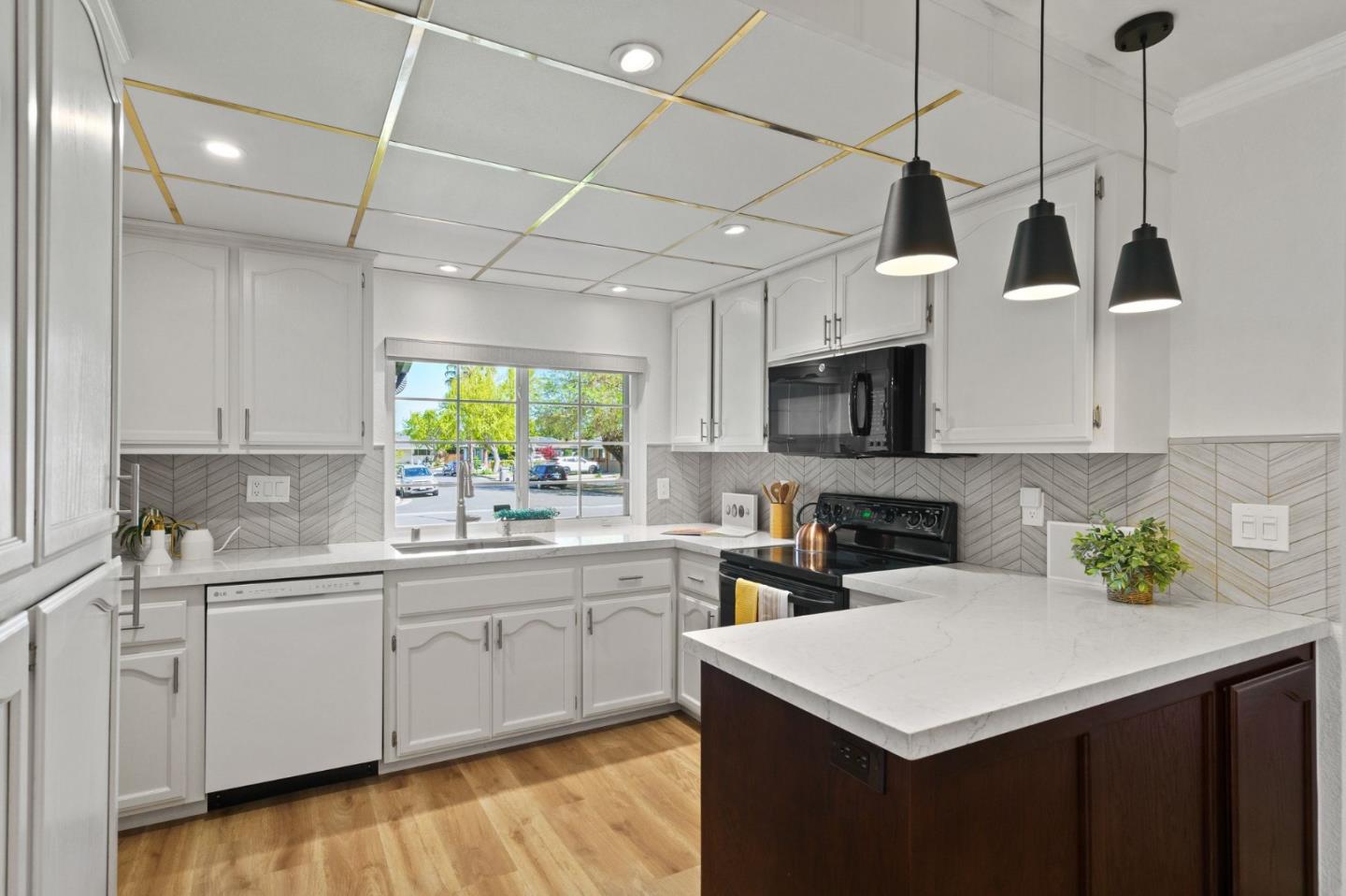 Detail Gallery Image 11 of 45 For 5731 Indian Ave, San Jose,  CA 95123 - 3 Beds | 2 Baths
