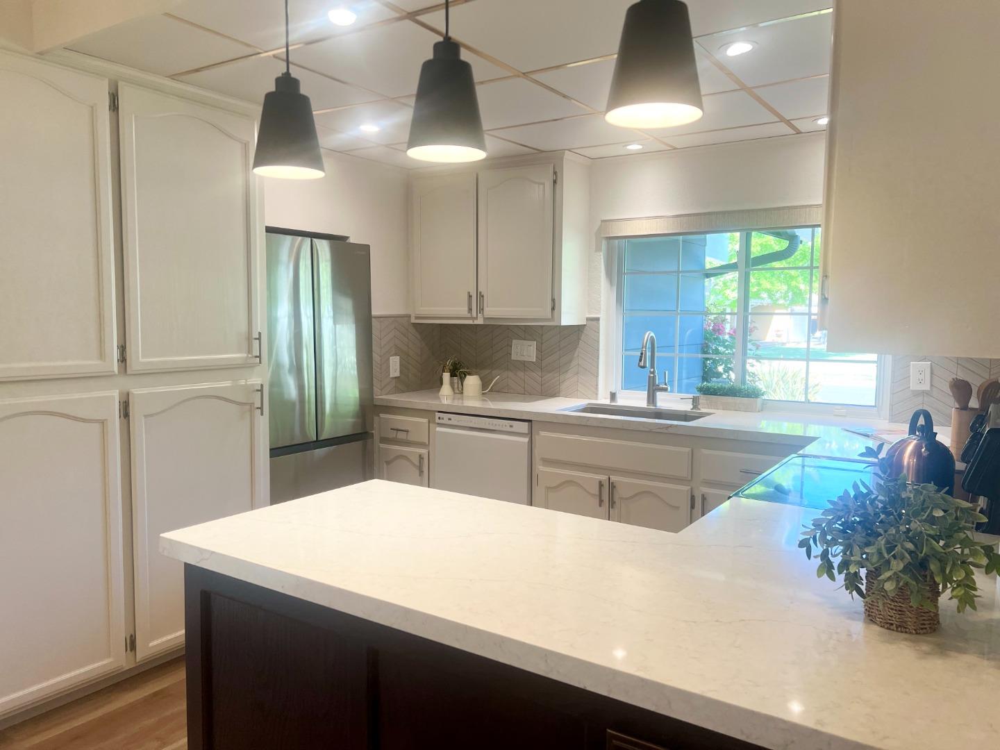 Detail Gallery Image 12 of 45 For 5731 Indian Ave, San Jose,  CA 95123 - 3 Beds | 2 Baths