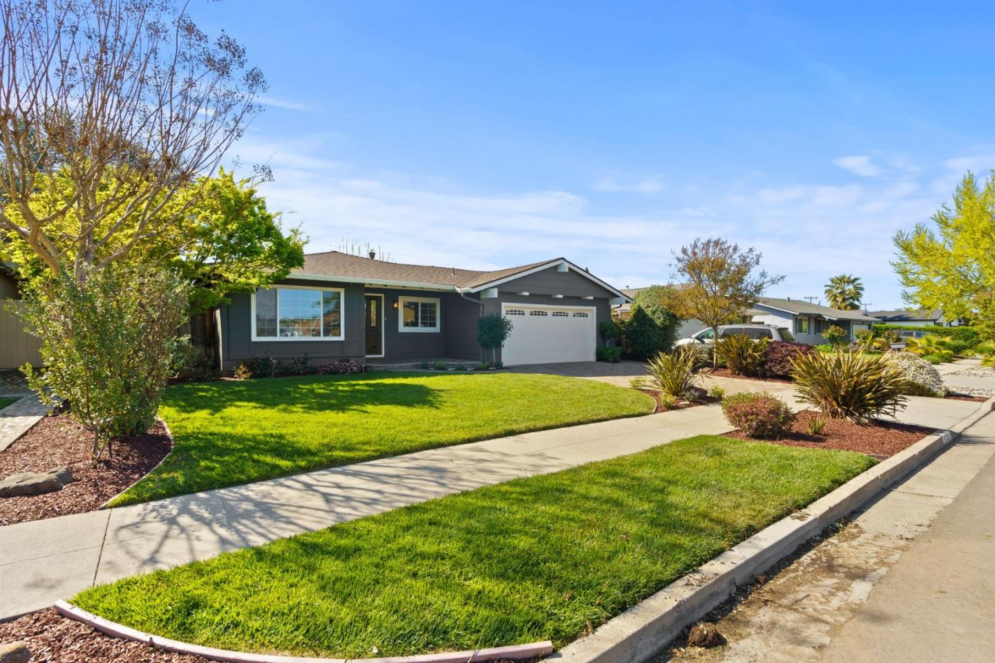 Detail Gallery Image 2 of 45 For 5731 Indian Ave, San Jose,  CA 95123 - 3 Beds | 2 Baths
