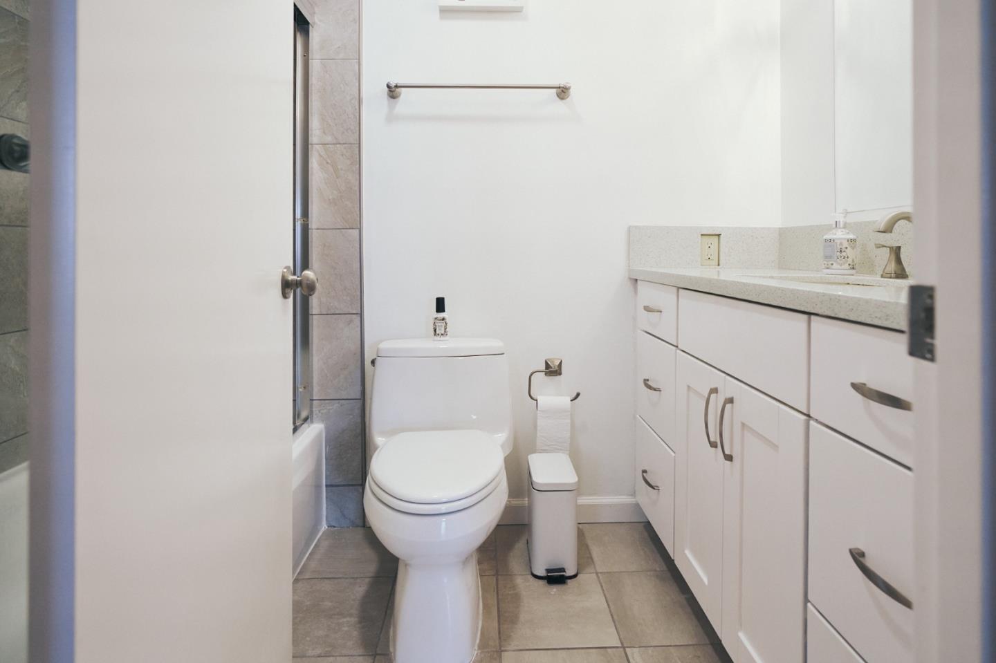 Detail Gallery Image 17 of 25 For 970 Kiely Blvd #B,  Santa Clara,  CA 95051 - 3 Beds | 2 Baths