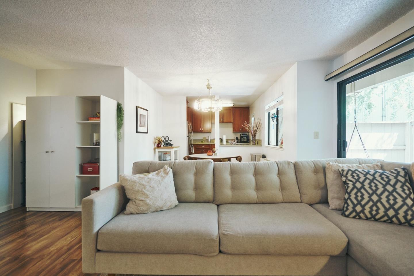 Detail Gallery Image 4 of 25 For 970 Kiely Blvd #B,  Santa Clara,  CA 95051 - 3 Beds | 2 Baths