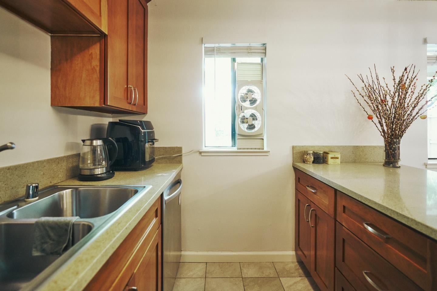 Detail Gallery Image 7 of 25 For 970 Kiely Blvd #B,  Santa Clara,  CA 95051 - 3 Beds | 2 Baths