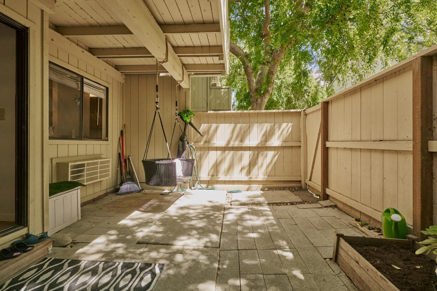 Detail Gallery Image 9 of 25 For 970 Kiely Blvd #B,  Santa Clara,  CA 95051 - 3 Beds | 2 Baths