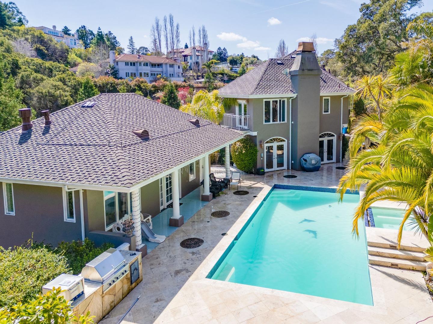 Detail Gallery Image 3 of 8 For 35 Brooke Ct, Hillsborough,  CA 94010 - 6 Beds | 6/1 Baths