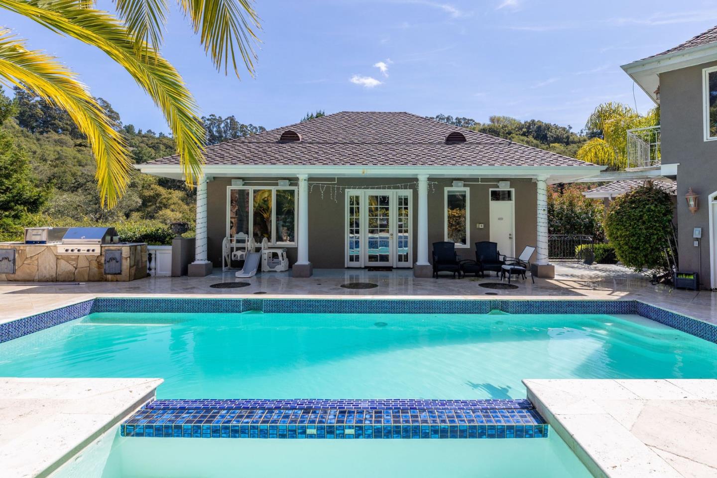 Detail Gallery Image 5 of 8 For 35 Brooke Ct, Hillsborough,  CA 94010 - 6 Beds | 6/1 Baths