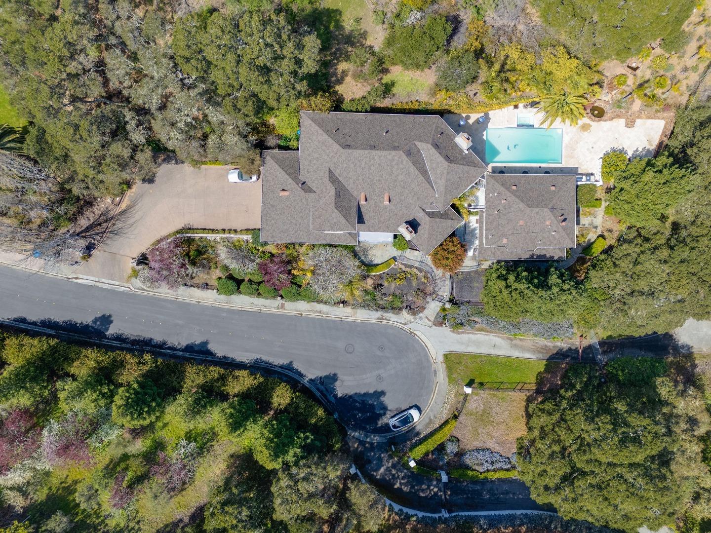 Detail Gallery Image 8 of 8 For 35 Brooke Ct, Hillsborough,  CA 94010 - 6 Beds | 6/1 Baths