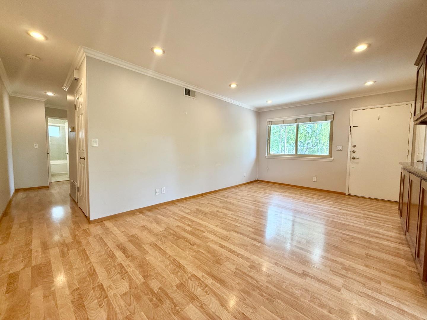 Detail Gallery Image 2 of 10 For 275 Gomes Ct #4,  Campbell,  CA 95008 - 2 Beds | 1 Baths