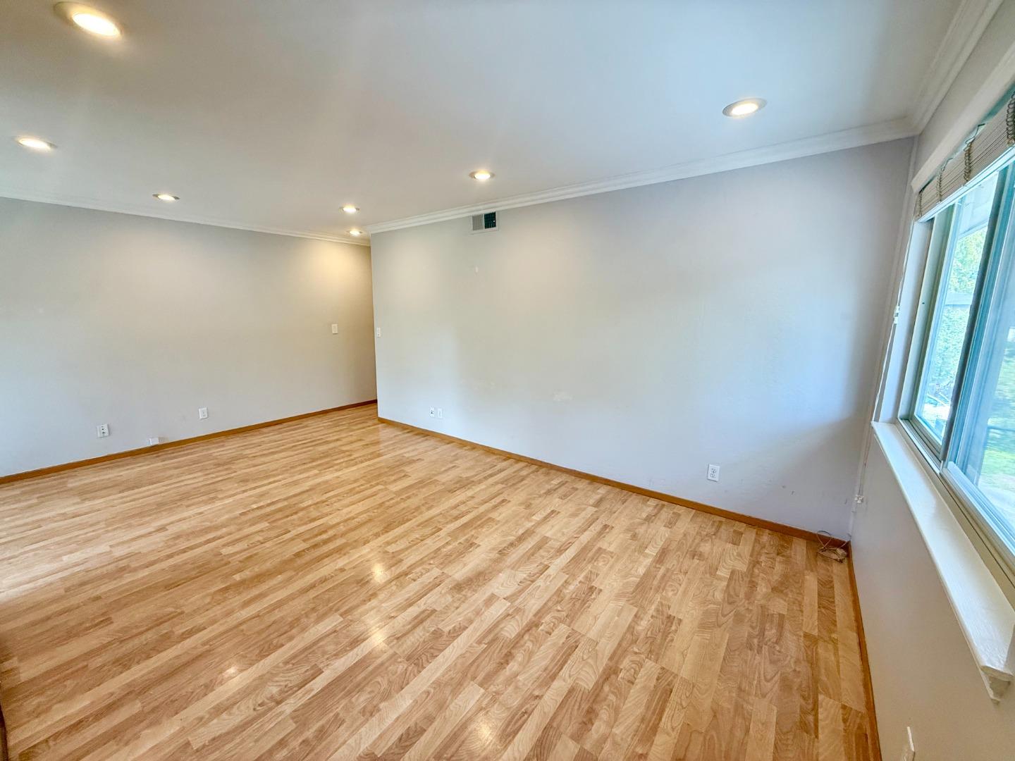 Detail Gallery Image 3 of 10 For 275 Gomes Ct #4,  Campbell,  CA 95008 - 2 Beds | 1 Baths