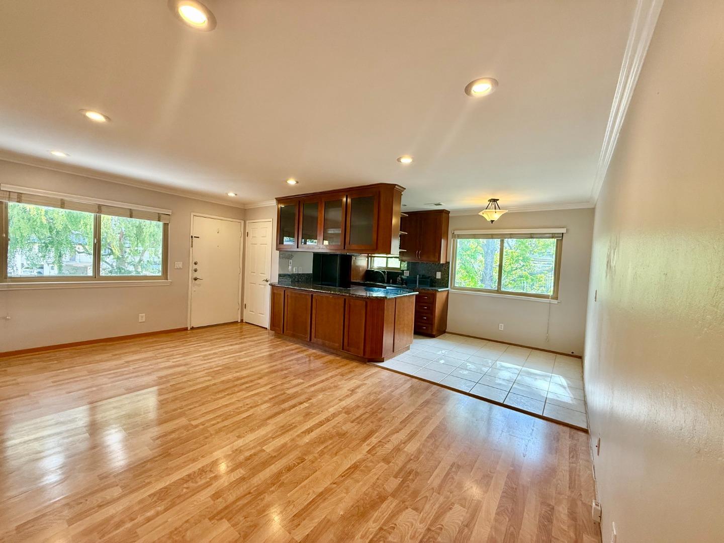 Detail Gallery Image 4 of 10 For 275 Gomes Ct #4,  Campbell,  CA 95008 - 2 Beds | 1 Baths