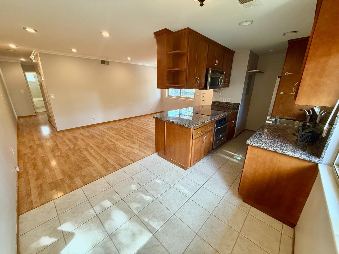 Detail Gallery Image 5 of 10 For 275 Gomes Ct #4,  Campbell,  CA 95008 - 2 Beds | 1 Baths