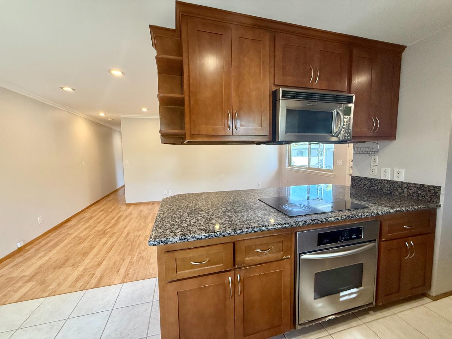 Detail Gallery Image 6 of 10 For 275 Gomes Ct #4,  Campbell,  CA 95008 - 2 Beds | 1 Baths