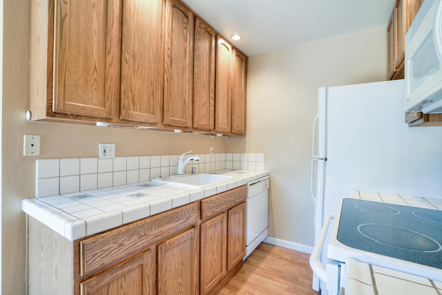 Detail Gallery Image 10 of 29 For 5536 Makati Cir, San Jose,  CA 95123 - 1 Beds | 1 Baths