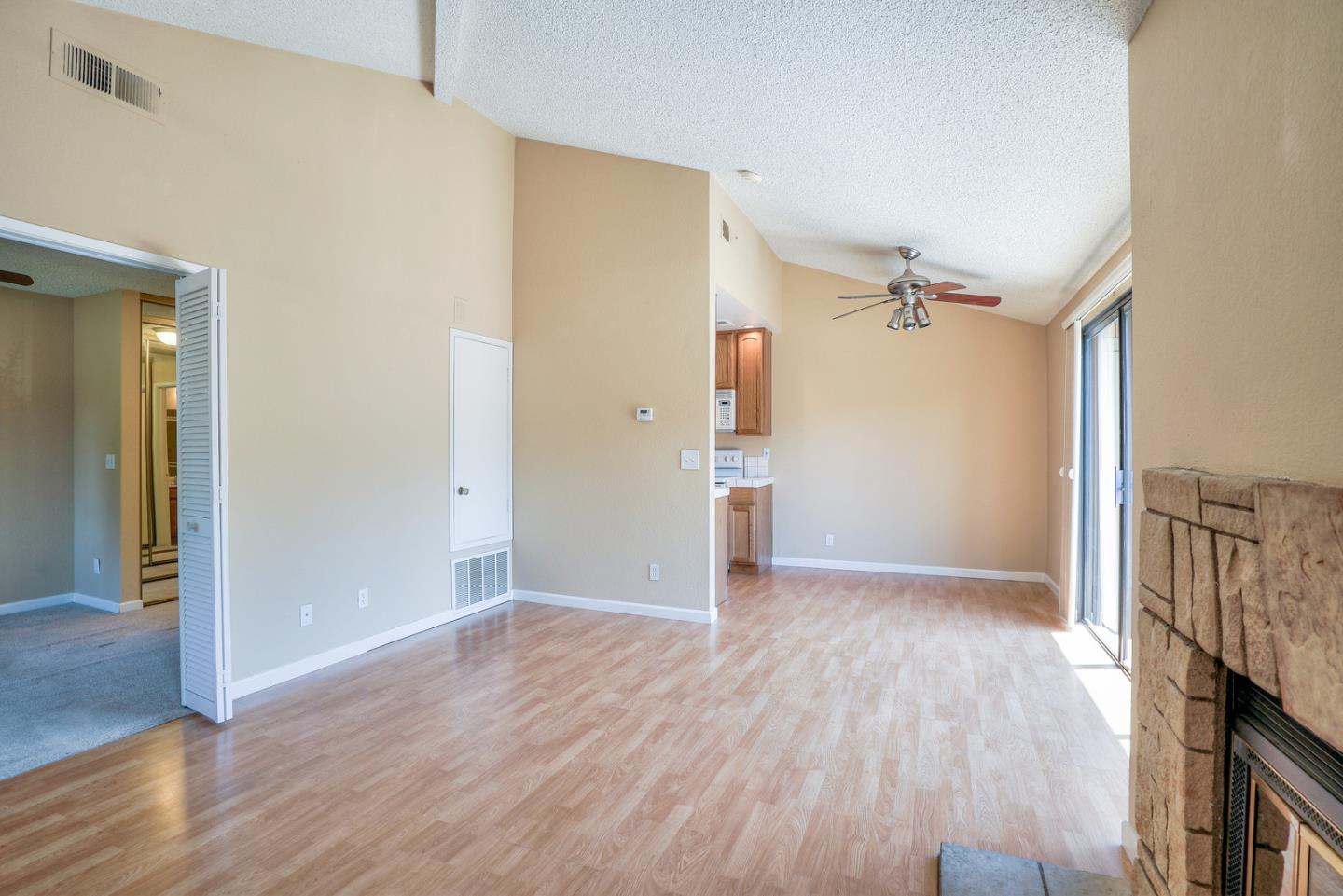 Detail Gallery Image 2 of 29 For 5536 Makati Cir, San Jose,  CA 95123 - 1 Beds | 1 Baths