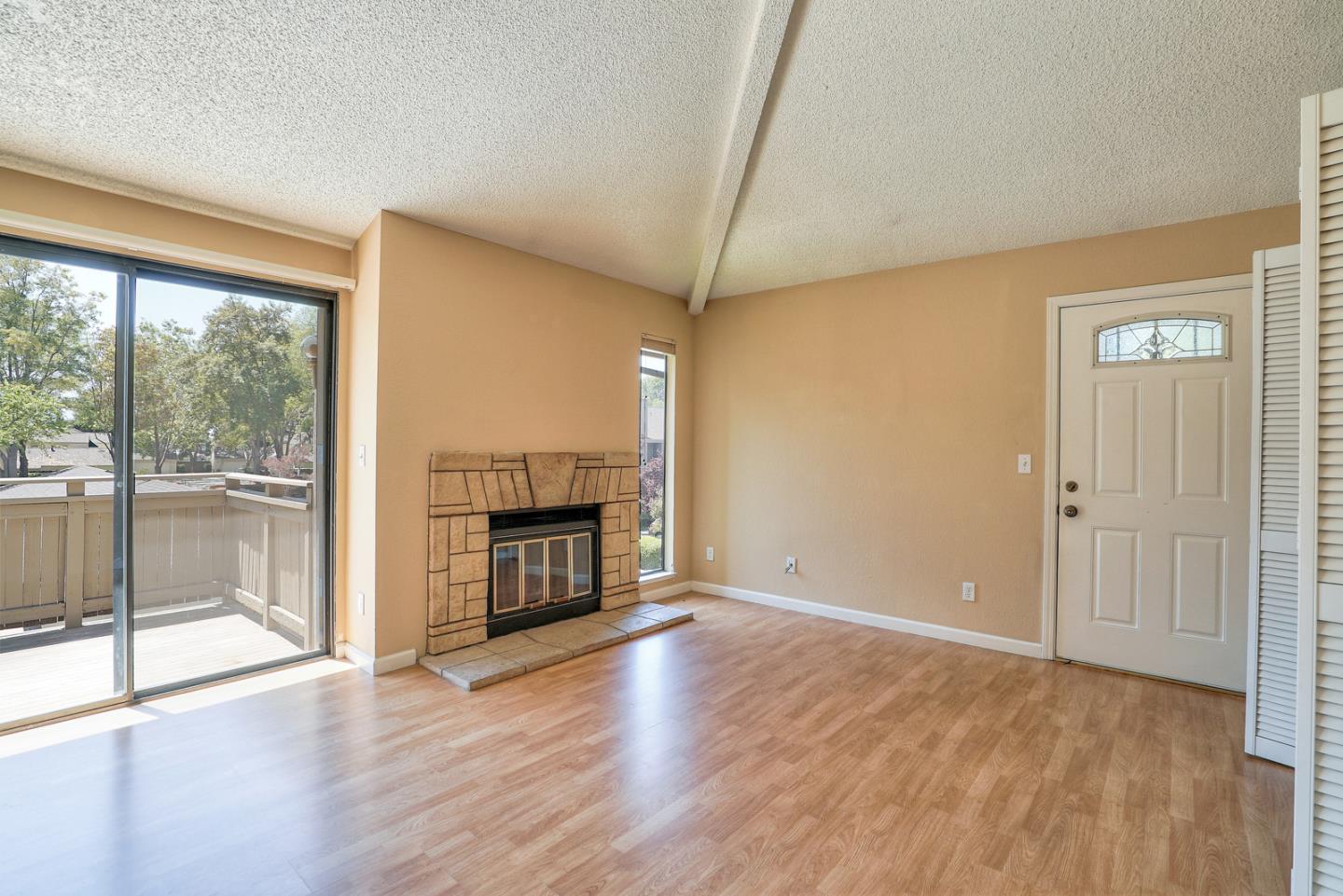 Detail Gallery Image 4 of 29 For 5536 Makati Cir, San Jose,  CA 95123 - 1 Beds | 1 Baths