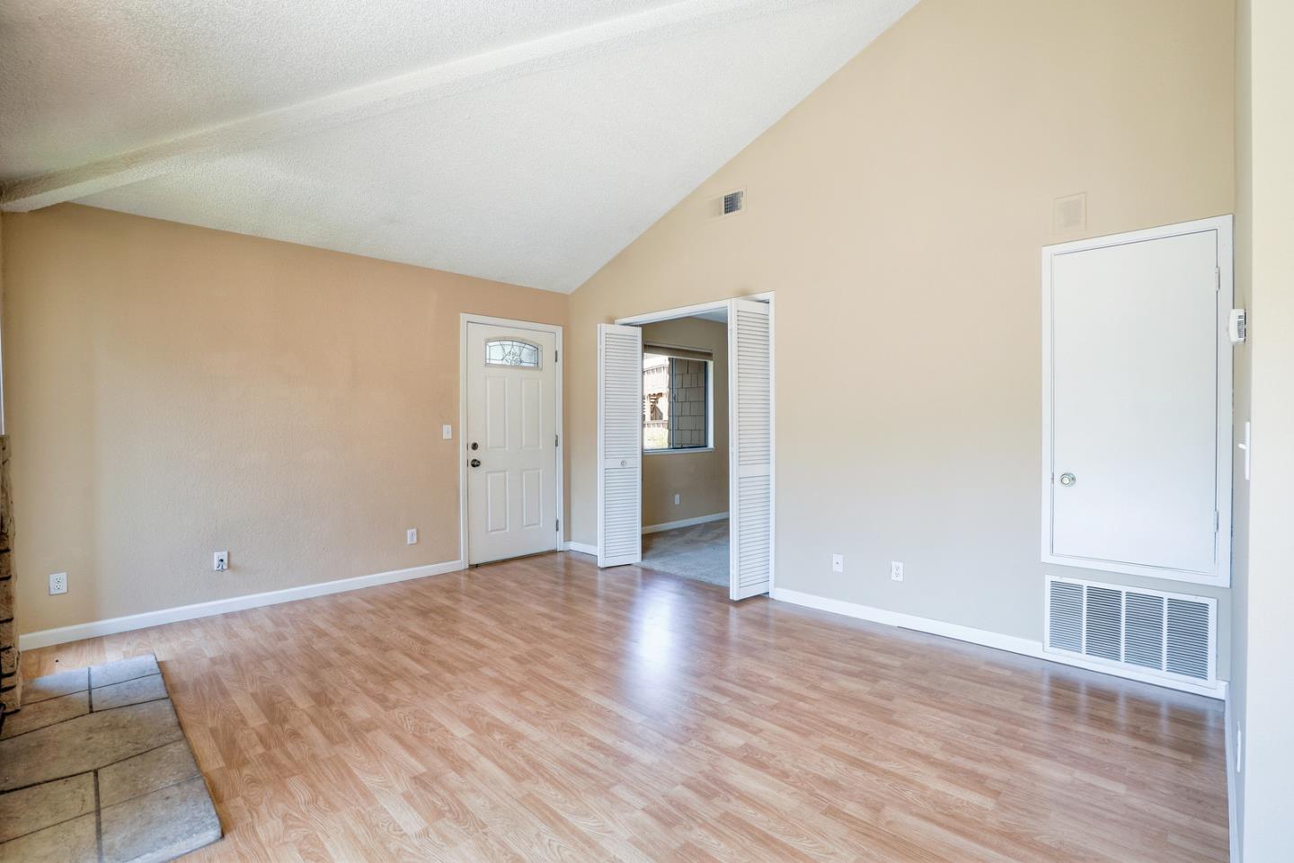 Detail Gallery Image 6 of 29 For 5536 Makati Cir, San Jose,  CA 95123 - 1 Beds | 1 Baths