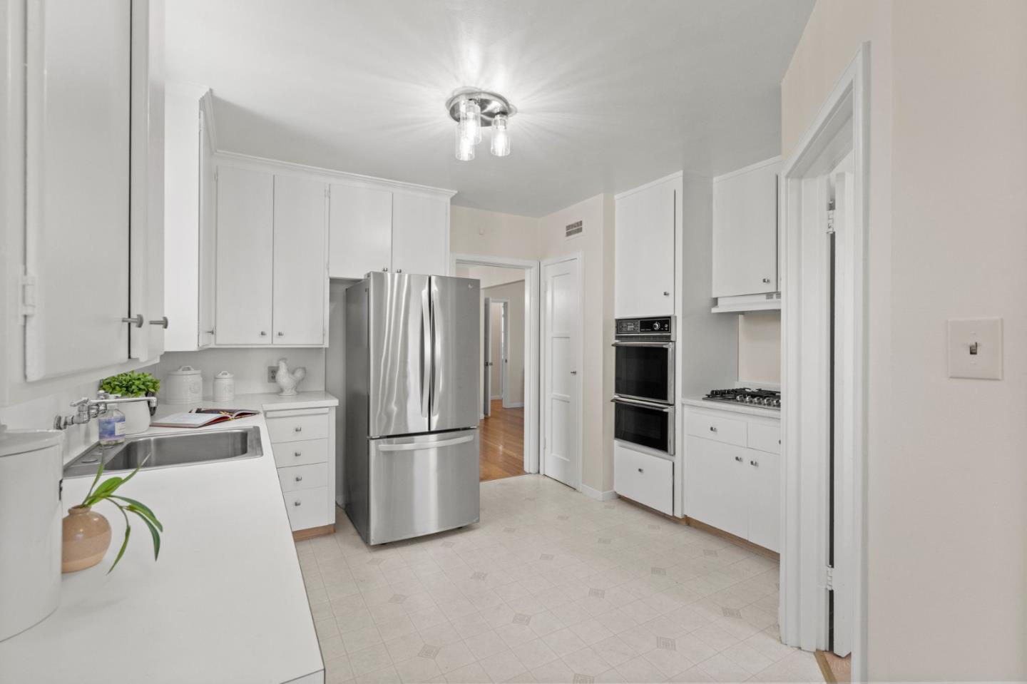 Detail Gallery Image 14 of 37 For 1429 Oak St, San Mateo,  CA 94402 - 3 Beds | 2 Baths
