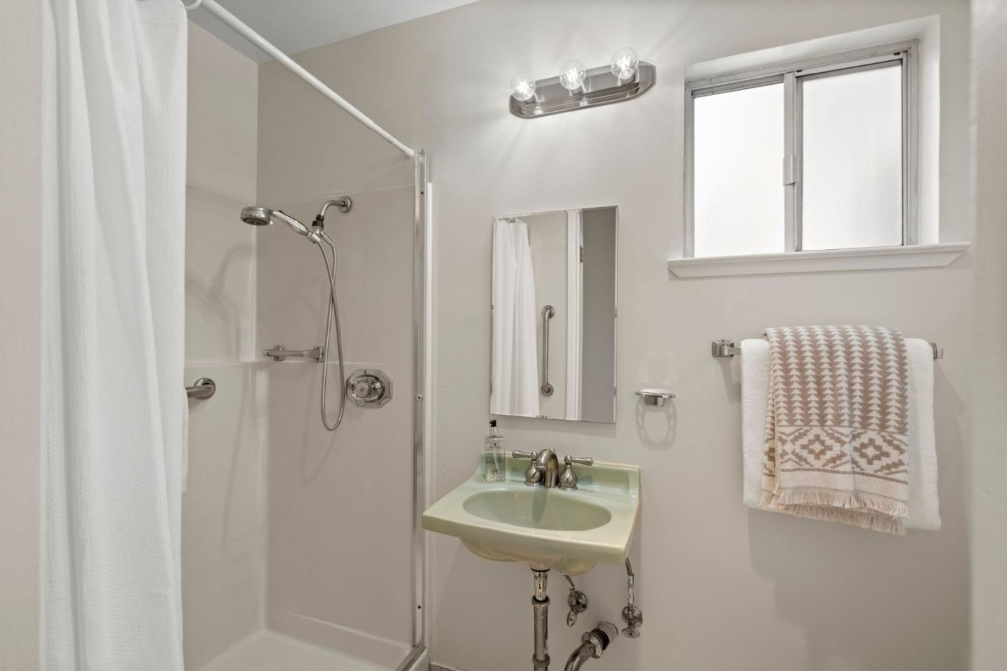 Detail Gallery Image 19 of 37 For 1429 Oak St, San Mateo,  CA 94402 - 3 Beds | 2 Baths