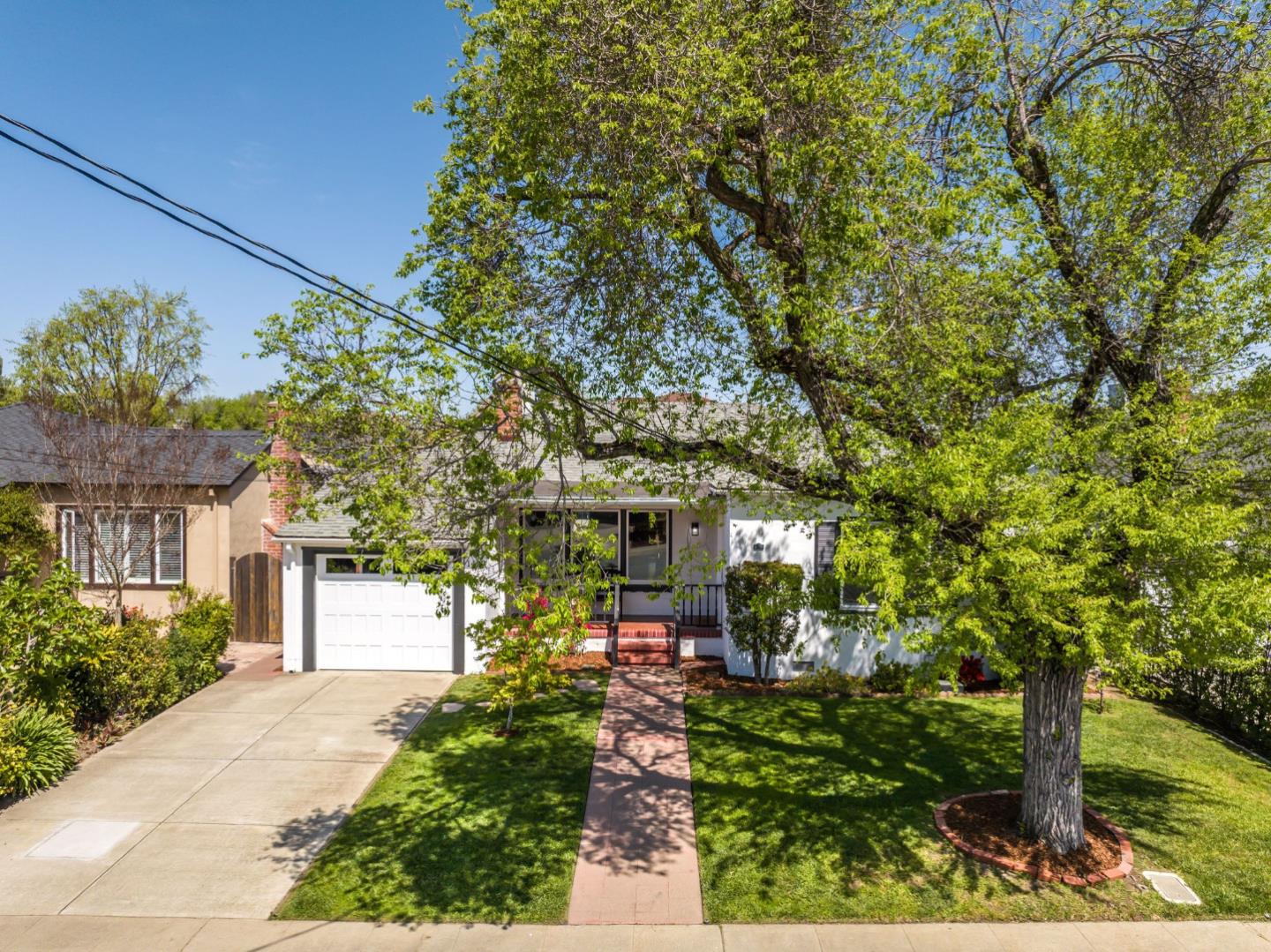 Detail Gallery Image 2 of 37 For 1429 Oak St, San Mateo,  CA 94402 - 3 Beds | 2 Baths