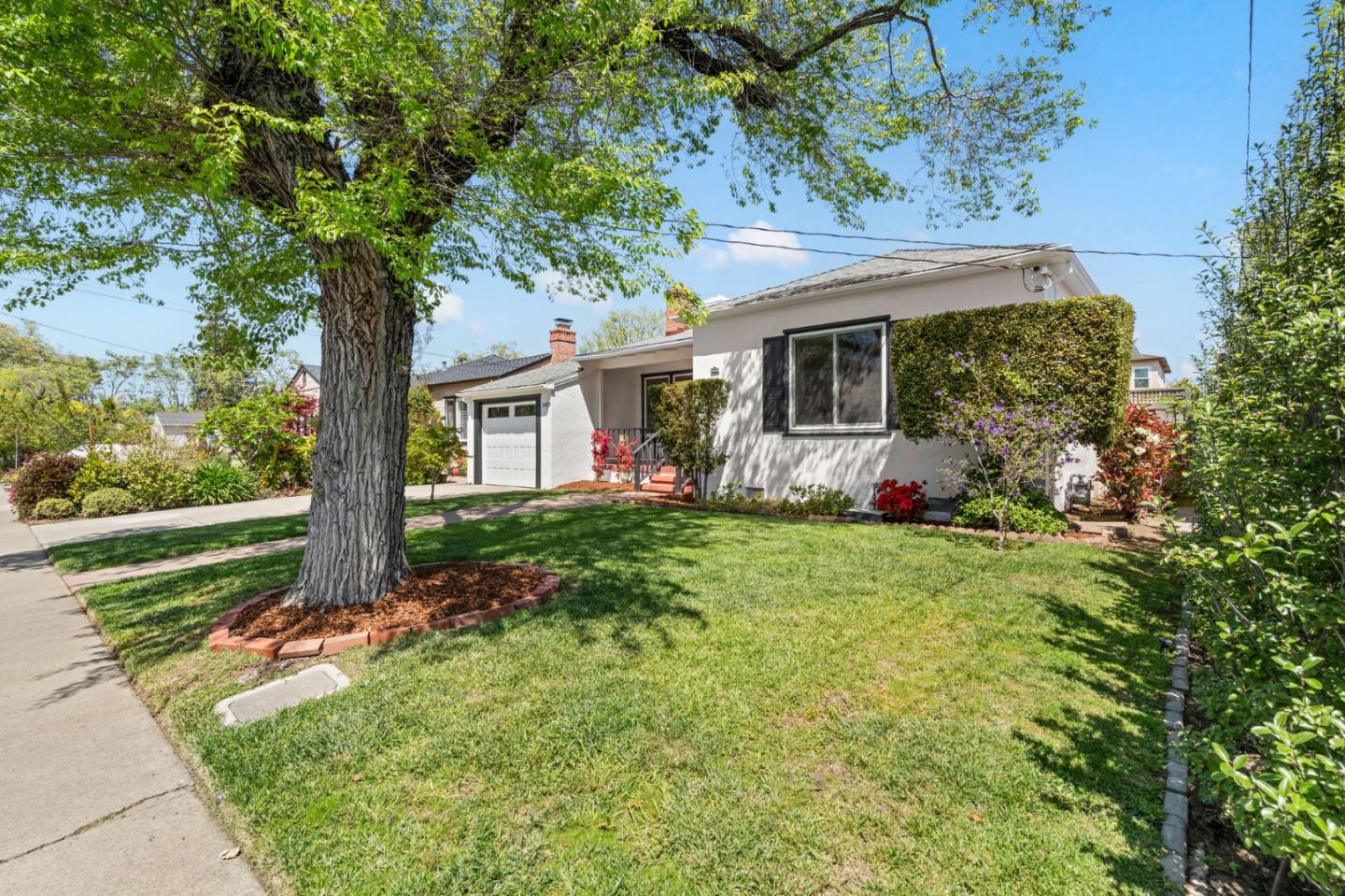 Detail Gallery Image 3 of 37 For 1429 Oak St, San Mateo,  CA 94402 - 3 Beds | 2 Baths