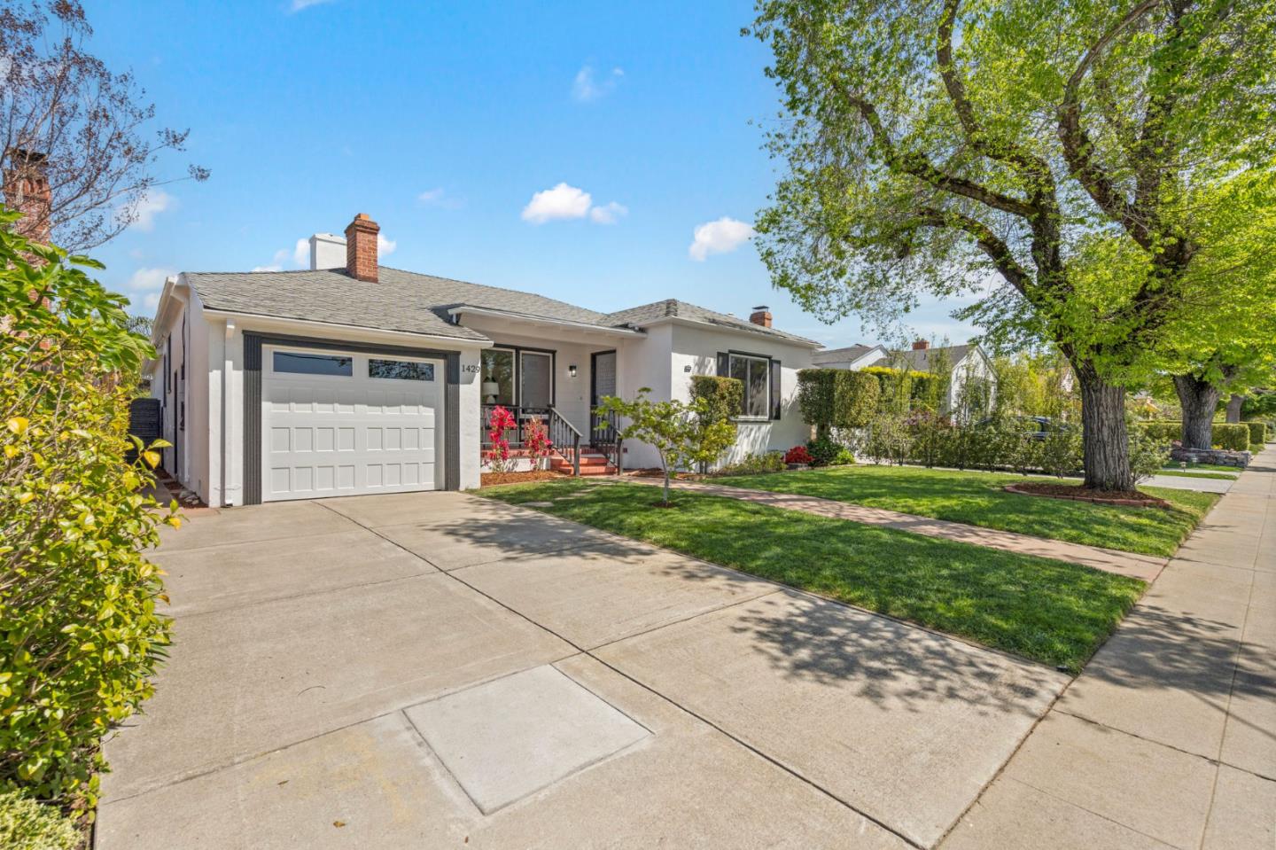 Detail Gallery Image 4 of 37 For 1429 Oak St, San Mateo,  CA 94402 - 3 Beds | 2 Baths